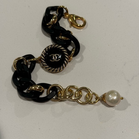 Chanel button bracelet - Picture 3 of 3
